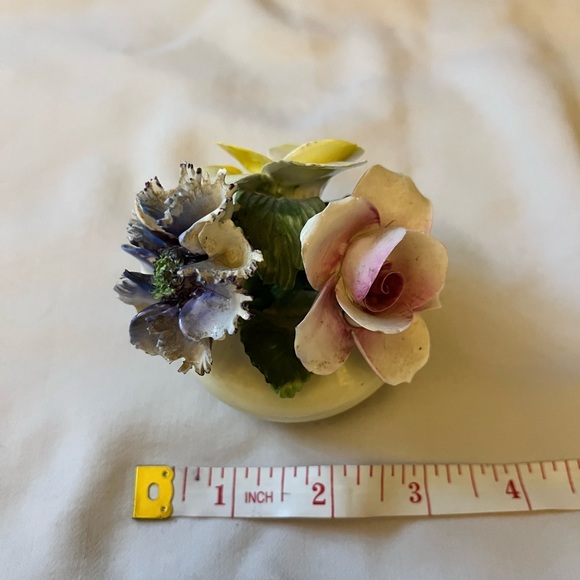 Crown Royal Bone China Flower Bouquet - Picture 1 of 4